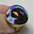 Редкость! КОЛЬЦО с ЧЕРНЫМ МОРСКИМ ЖЕМЧУГОМ Mabe PEACOCK в золоте и серебре